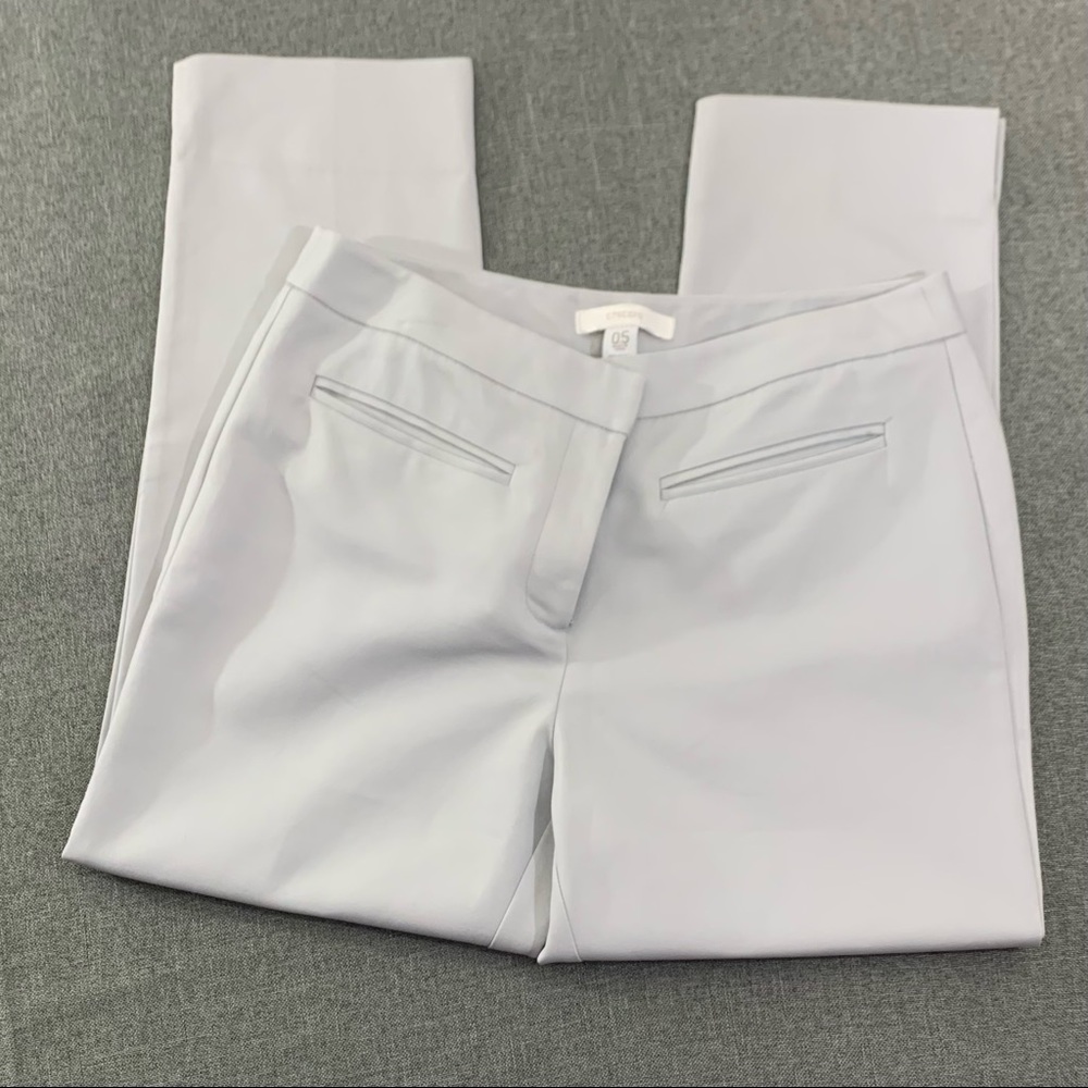 CHICO’S | Light Gray Capri Pants; Women’s Size 0.5 (U.S Size 6)
